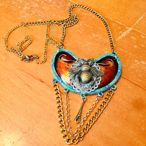 Mixed media steampunk cosplay bee necklace - Picture 9 of 11